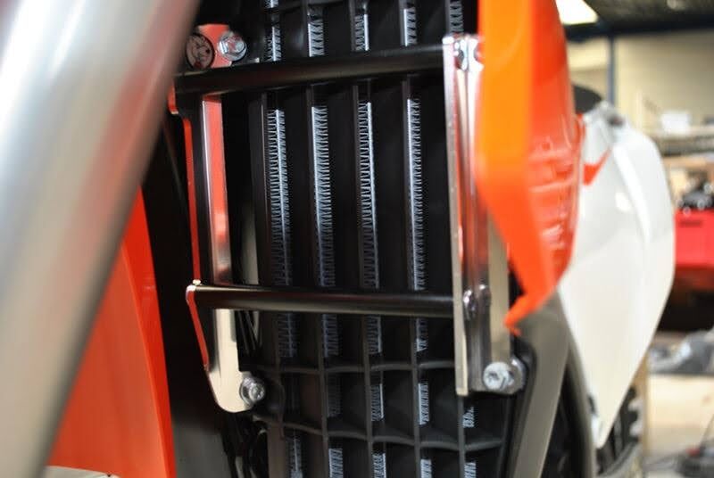 AXP Racing - Radiator Brace Hva Tc/Fc 18